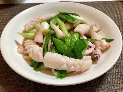 做法|蒜苗炒鱿鱼的做法,鱿鱼这样炒最香,百吃不厌的下饭菜做法超简单