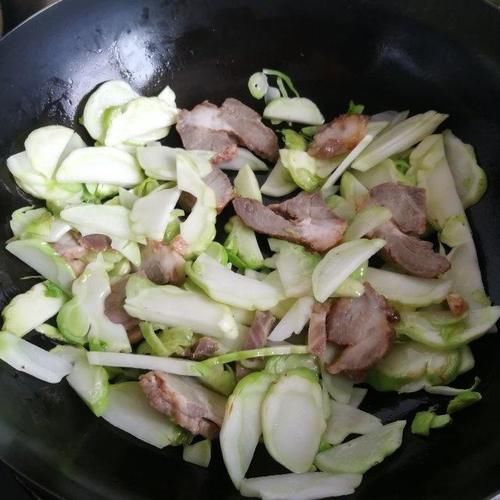 抱儿菜炒肉|这菜遇到必买10斤,每天炒一盘,百吃不腻,体重不过百,穿啥都美