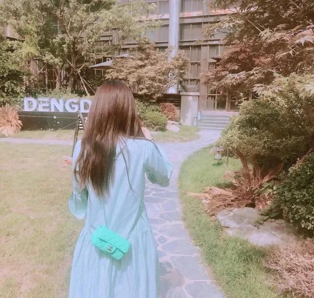 行走|没成团的王霏霏,却成了“行走的种草机”?