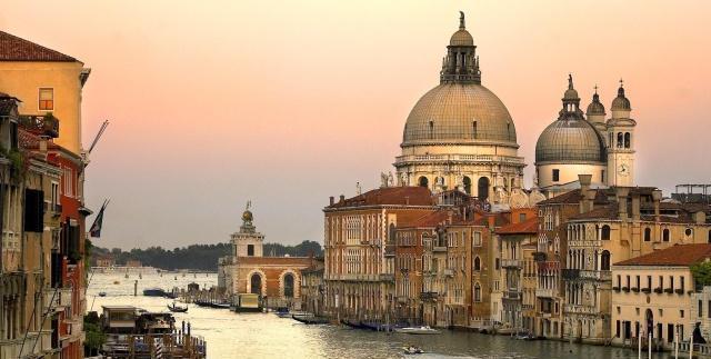 登台|二战中这个国家表现滑稽，但在历史上却非常有趣，你方唱罢我登台