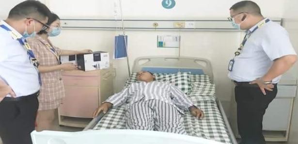  出院|以身挡刀救小女孩的快递员已出院：以后仍会挺身而出