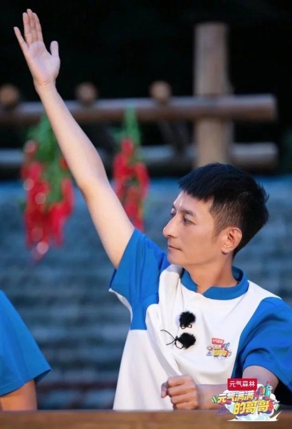  重返|让杨洋重返真人秀的《元气满满的哥哥》，这期去冰雪世界捉迷藏了