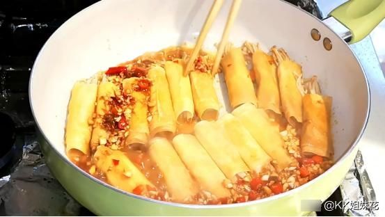  手菜|金针菇也能当大菜！三盘不够吃的快手菜，一口一个，给肉也不换