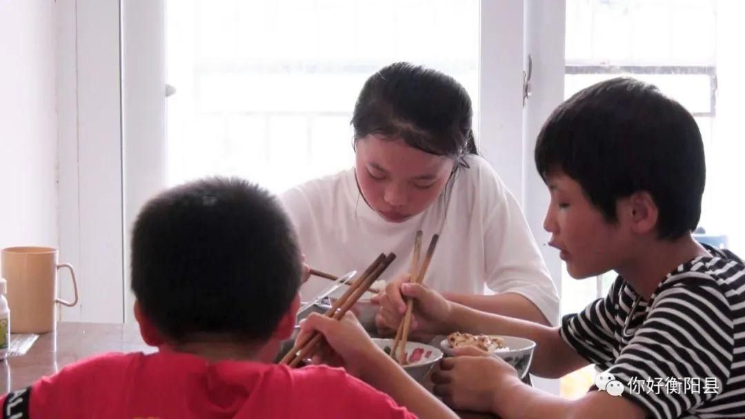  衡阳|请帮帮她！父亲去世，衡阳14岁女孩独自照顾弟弟妹妹……