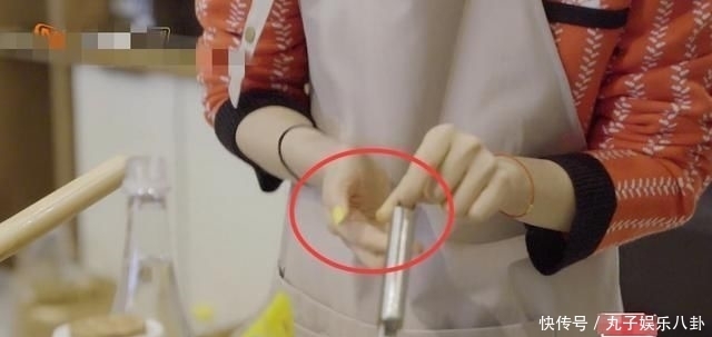 家族|吴昕在节目中下厨,虽然动作生疏,但是快乐家族其他人的反应却