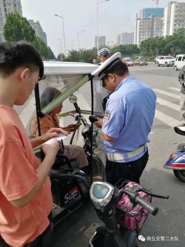 环境|看看都有那些人在破坏文明交通环境、你是否也在其中?