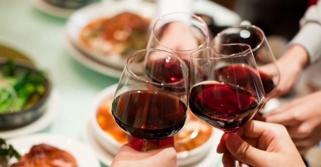 喝酒|忠告：晨起3个行为，比喝酒更伤肝，依然有很多男性“明知故犯”