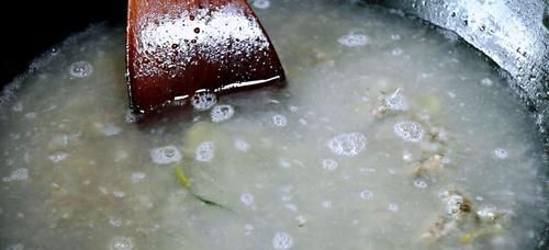  做法|花10元买了一盘小鲫鱼，教你鱼汤面的做法，汤白汁浓，味道鲜美