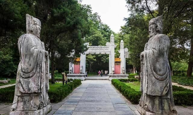  子兴|谁改变了朱元璋的相貌，朱元璋复杂诡谲的帝王形象之谜