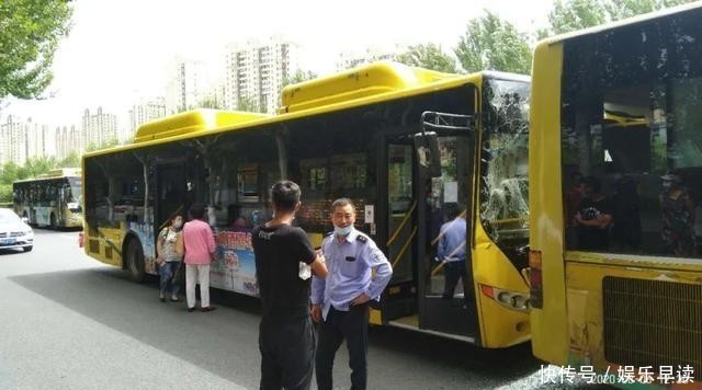  发病|突发！32路公交车驾驶员途中发病引发追尾，有乘客受伤