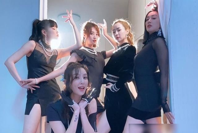  节目中|《乘风破浪的姐姐》未结束，她却转身另一档综艺，阵容超豪华