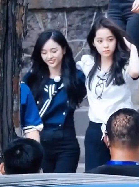  美少女|娜比吴宣仪同是美少女，同框后颜值不相上下，生图对比肤色太真实