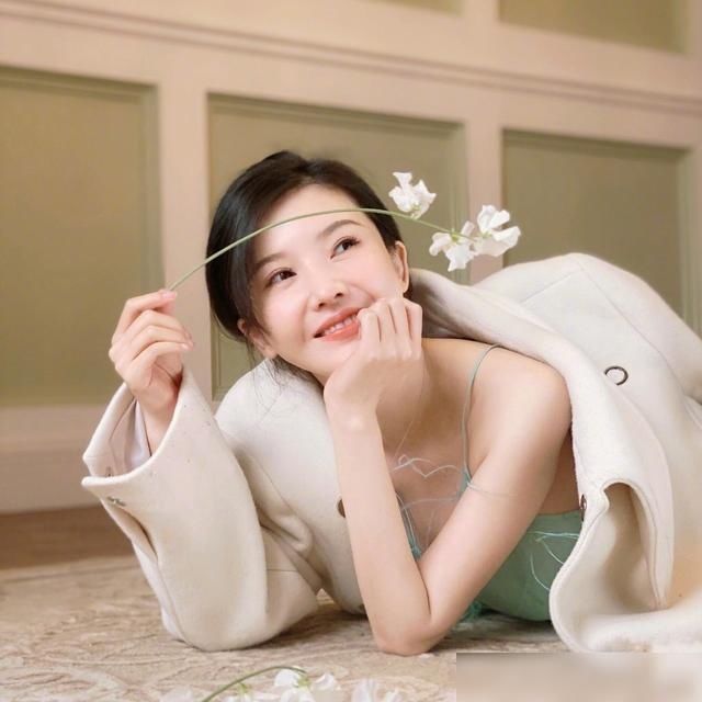  做家务|杨子姗重度洁癖，因拍摄者未穿鞋套崩溃大哭，自己却躺在床上刷牙