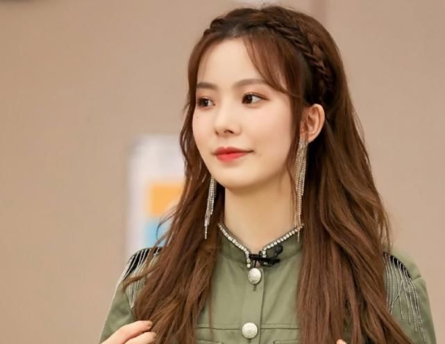  硬糖|硬糖合作春游与贾玲同行阵势强，伴舞范丞丞考验舞技，陈卓璇厉害