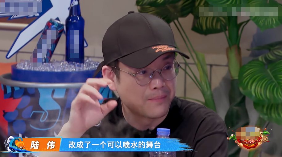  王一博|《这街》导演被骂！水舞台不安全吃动作，王一博嘉尔都忍不住吐槽