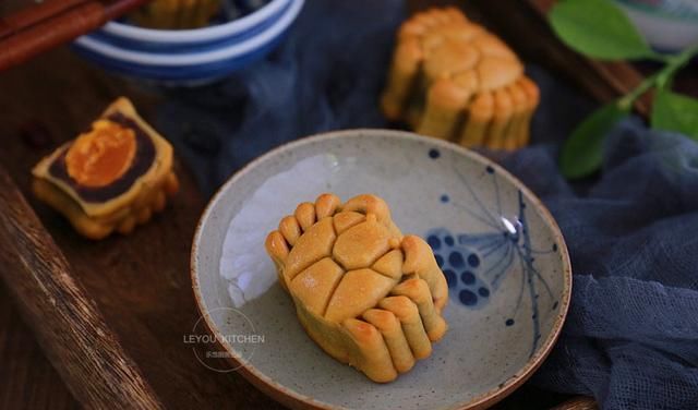 新意|在家做月饼，换个样子更有新意，端上桌就被一抢而光