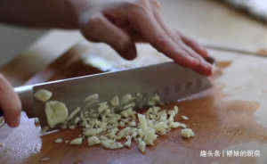 茄子|纯素炖菜食谱，茄子加上番茄这样做，营养丰富还好消化