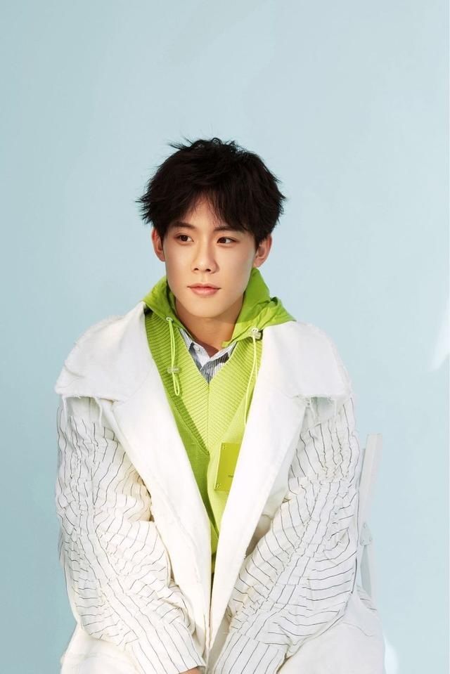  曝与|见光死？00后男星未官宣恋情直接分手，一天前被曝与女方同回酒店