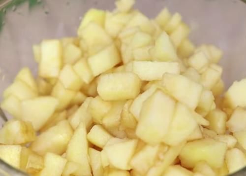  营养|苹果中加入两勺糯米粉，一拌一煎，甜香软糯又营养，孩子特爱吃