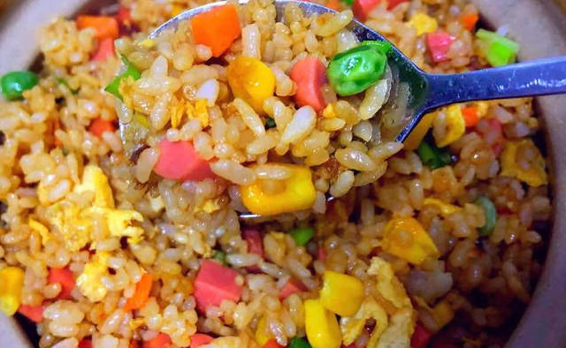 鸡蛋|不足两三道食材，如何做出人人称赞的美味炒饭？