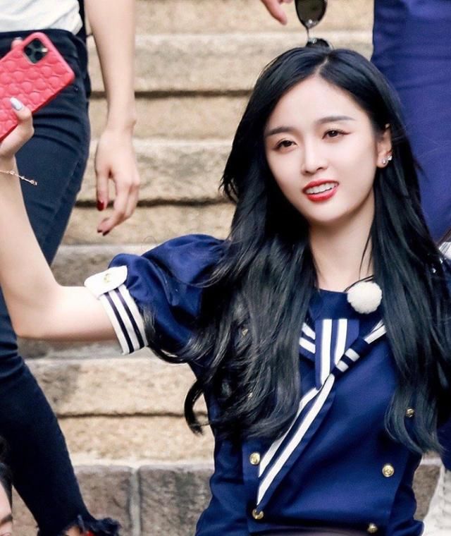 吴宣仪的腿|《跑男》吴宣仪生图流出,离开十级美颜特效后,不愧是女团腿