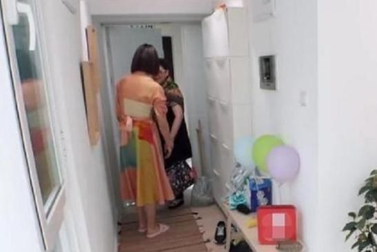  护栏|王祖蓝家的豪宅曝光，家具全做包角还能理解，厨房却设有护栏？