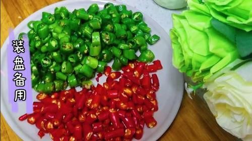  自制|好吃到停不下来的花椒鸡，又麻又辣，配一口自制咸菜，绝了！