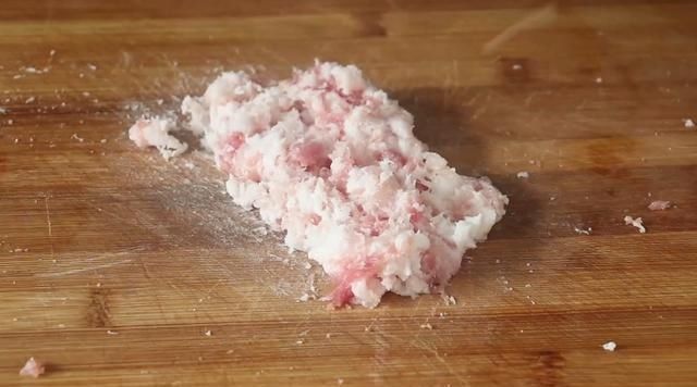 吃法|五花肉别红烧了,加1块豆腐,教你解馋新吃法,孩子一口一个