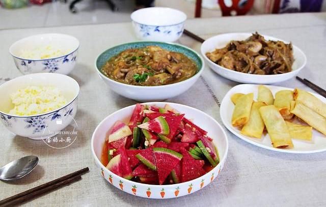 扫荡|儿子说没肉的饭不香,扫荡冰箱做了3个菜,一只鸡全被吃光
