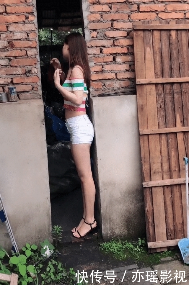 足球|让妹纸来告诉你什么才叫颠足球,哈哈哈哈