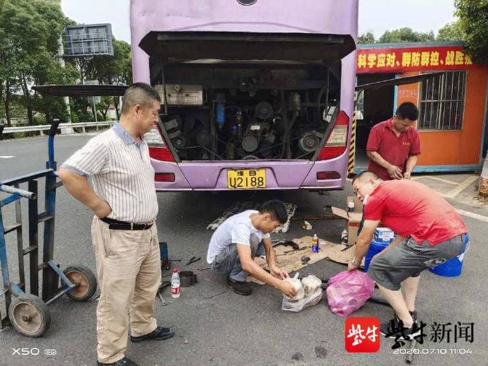  交警|锅盖面暖胃更暖心！旅客被困高速交警接力送餐