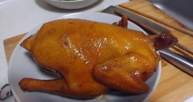 好吃|自制“豉油鸡”,一碗酱油一碗水,简单易学又好吃,皮香肉滑!