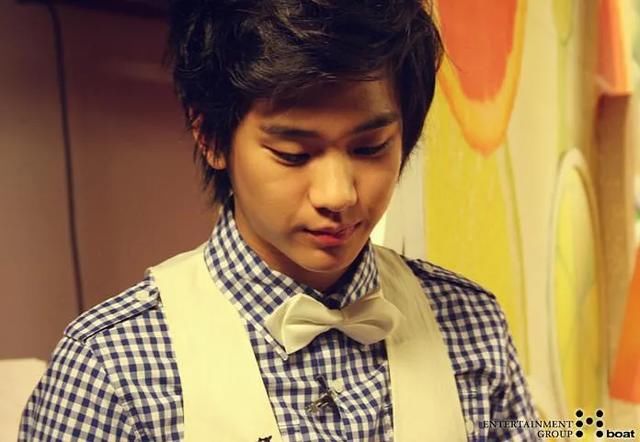 金秀贤|金秀贤 8 块腹肌手感怎么样?只有她知道