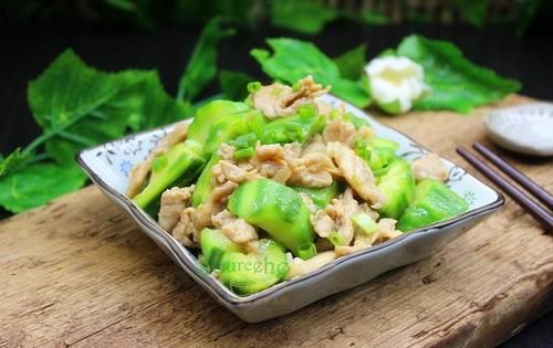 香味|进入8月,吃红豆绿豆都不如吃这瓜,加肉炒鲜香味美,营养全面