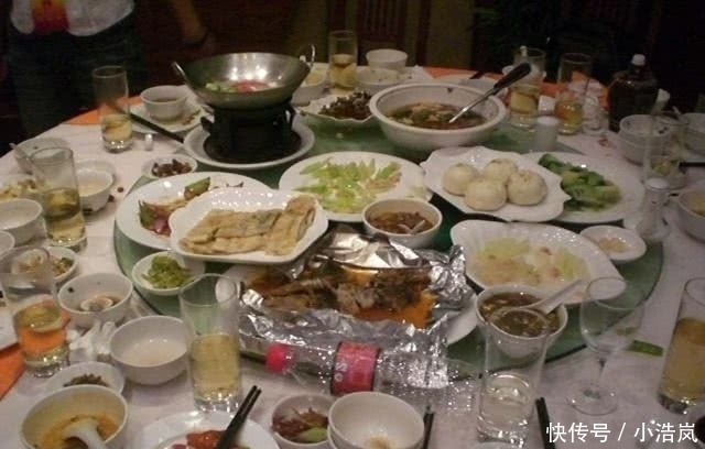  吃不完的菜|为什么饭店服务员不敢吃客人剩下的菜？看完才明白其背后原因
