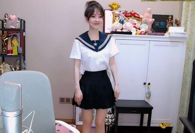  王凯|王凯与冯提莫一同担任导师，没想到在长相上输了，网友：心服口服