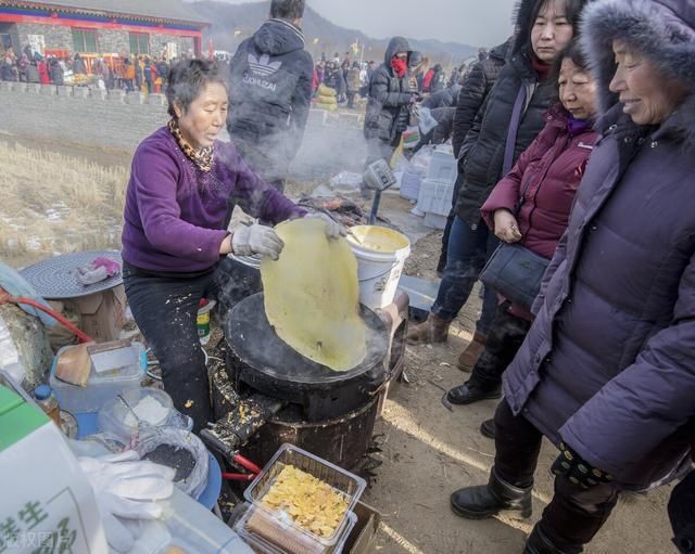 月入|卖煎饼究竟多赚钱？别小瞧了大妈，轻松月入三万？