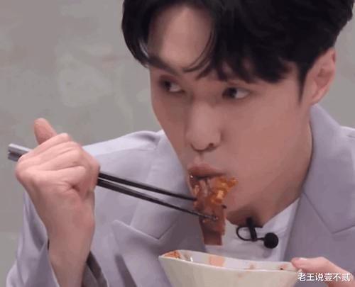  握筷子|明星拿筷子太奇葩！忍了鹿晗，再忍了杨幂，看到张艺兴真的忍不了