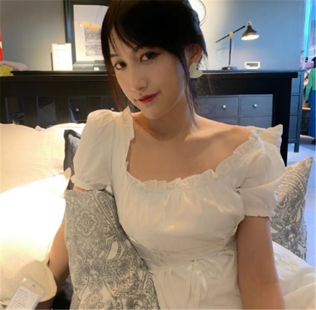  回来|离开RNG的女主持又回来了？曾指责战队存在问题，如今粉丝不想要