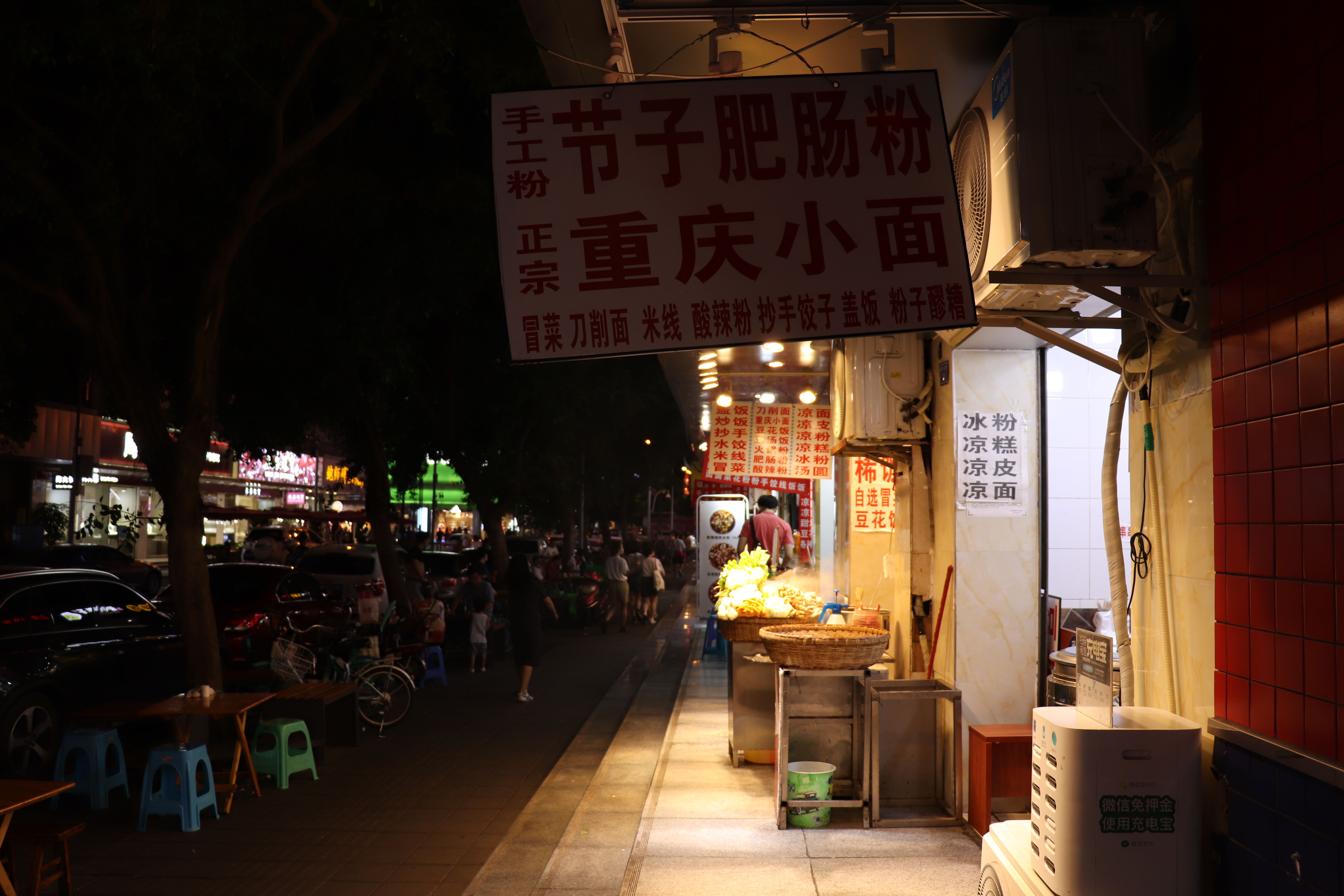 商场里|美食打卡攻略!每一个美食聚集地,都种满了成都人