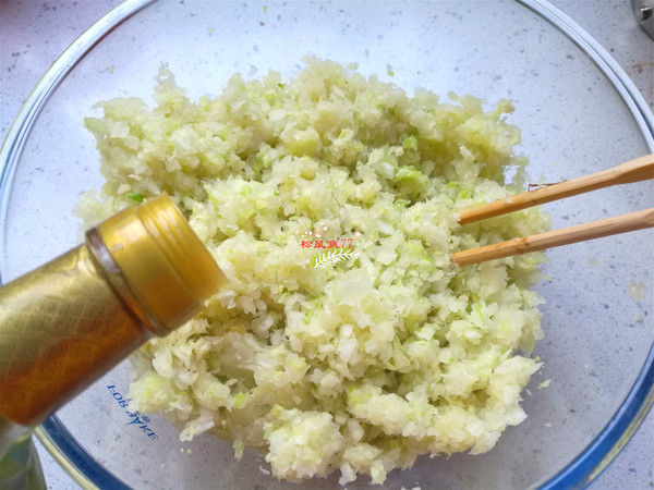 饺子馅|饺子馅里最不能放这东西,许多人都放了,难怪饺子不鲜没香味