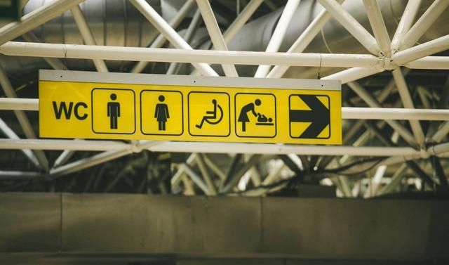  儿戏|男子酒后憋尿一摔，膀胱破了！憋尿不是儿戏，看完你还敢憋吗？