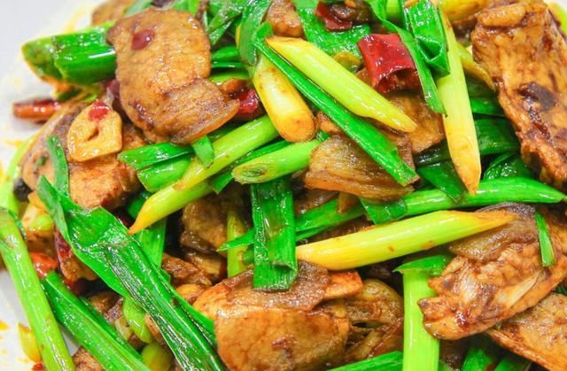  不腥|不管炒什么肉，别再加淀粉！大厨教你3招，肉质嫩滑入味，还不腥