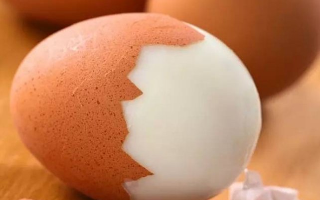  自动|煮鸡蛋，直接下锅就错了，用这一“绝招”，鸡蛋不开裂还自动脱壳