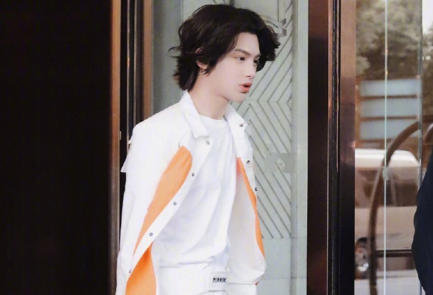 蔡徐坤|《奔跑吧》首期就放大招,请来NPC成员合体,团粉们都泪目了