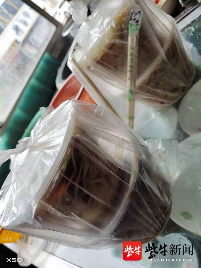  交警|锅盖面暖胃更暖心！旅客被困高速交警接力送餐