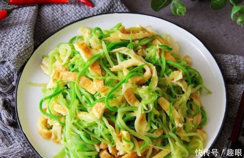 被誉为|它被誉为天然“补钙菜”,维C比冬瓜高,钙比牛奶高,孩子长个头