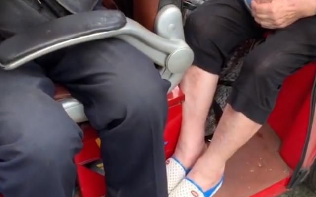  孙女从小学|为上清华八旬老夫妇花百万给孙女补课！网友：有钱烧的