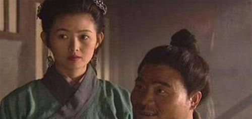 有何|?关羽为何一直戴着一顶“绿帽子”？背后有何特殊含义吗？