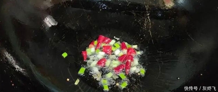  脆爽|炒豆芽时,最忌直接下锅炒,学会大厨的做法,豆芽脆爽入味不出水